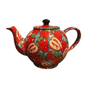Paul CARDEW DESIGN Classic STRAWBERRIES TEAPOT w/LID Made in ENGLAND 5 Cups